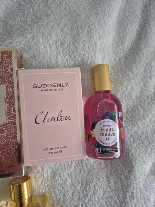 Vănd parfumuri de femei/bărbați (citiți descrierea)