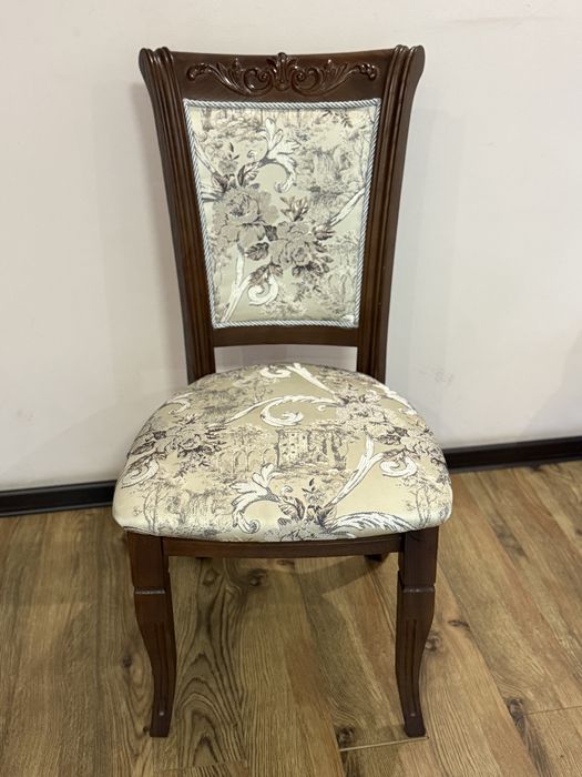 Стол со стульями