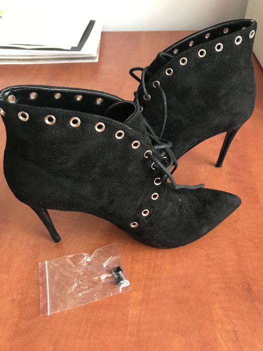 Botine cu capse superbe Marime 40