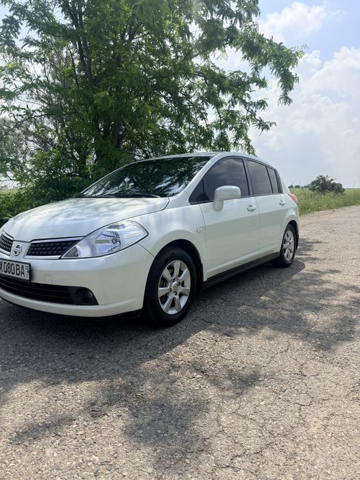 Nissan tiida Avtomat