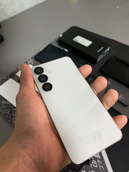 Смартфон Samsung Galaxy S24 5G 8 ГБ/256 ГБ серый