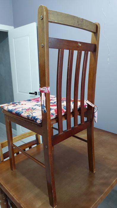 Стол со стульями