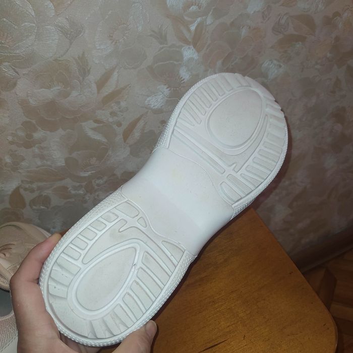 Продам розовые кроссовки 39 размер