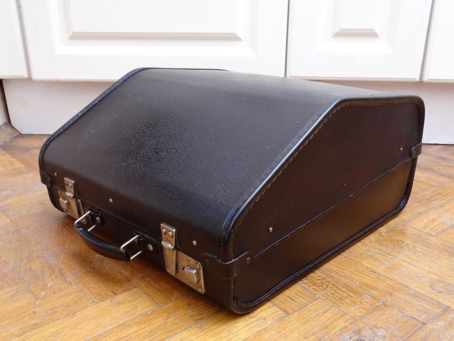 Много запазен куфар