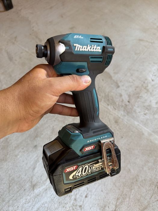 Makita TD003G 40v импакт + 4Ah батерия