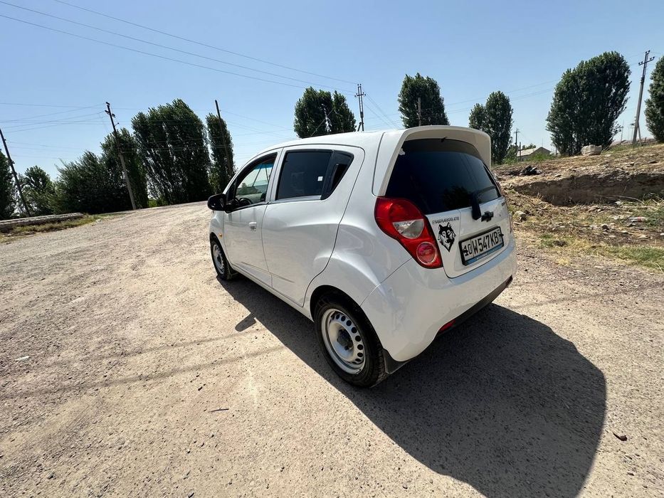 Spark sotiladi hamma narsasi naxadu moshina minishga tayyor