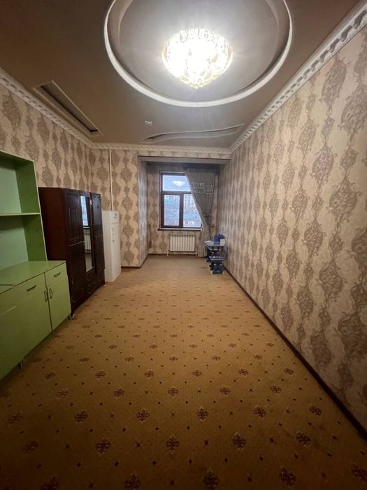 Vagzal Karavan domida 2x 77kvt kvartira sotiladi