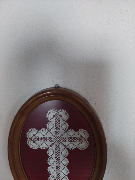 Кръст от дантела