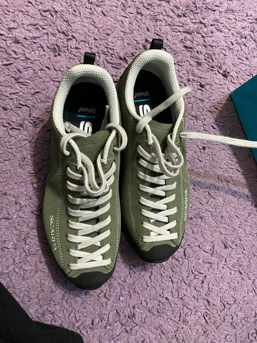 Vând adidași scarpa