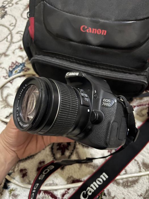 Canon D700 fataparat 8Gb fleshkasi bor