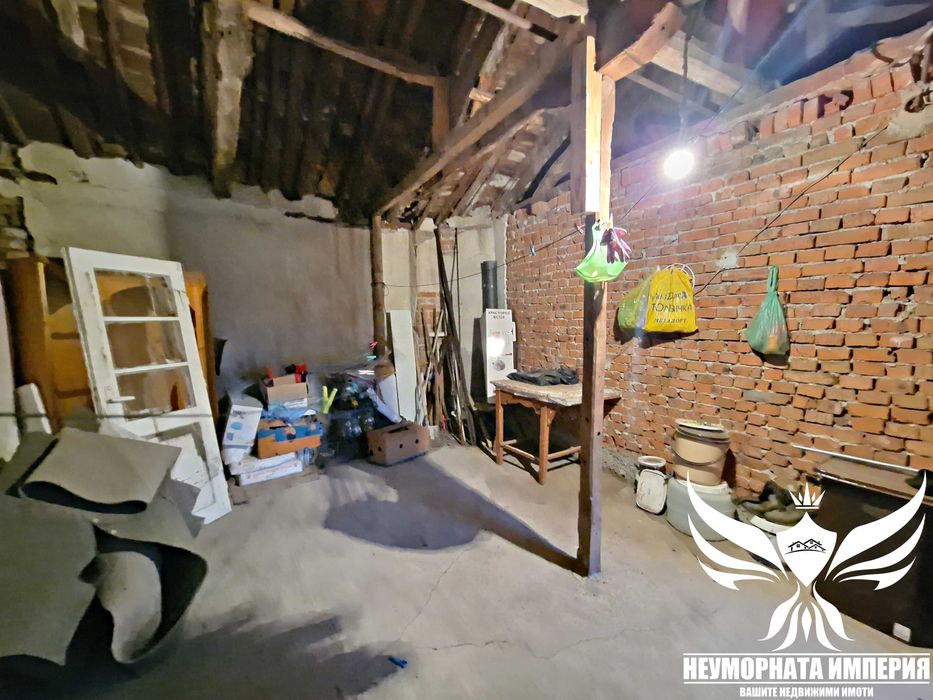 Двуетажна къща с постройки 384РЗП с 930кв. двор село Караджалово