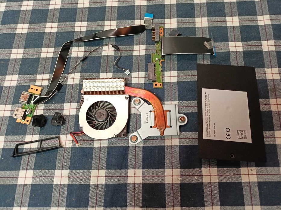 Elemente Fujitsu Simens LifeBook E754