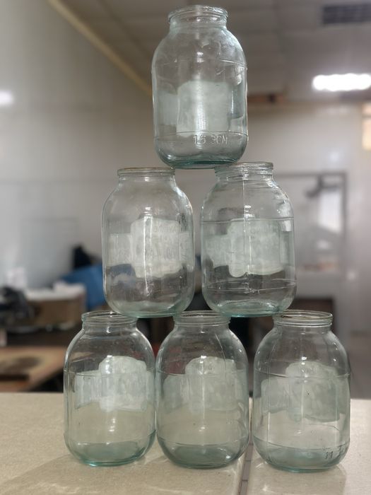 Продам банки 2 литровые