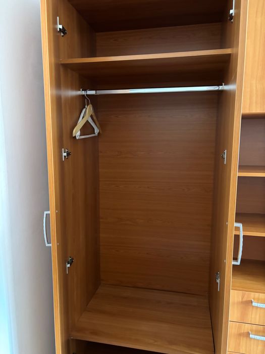 Mobilă de dormitor sau camera copii – stare bună +masa birou