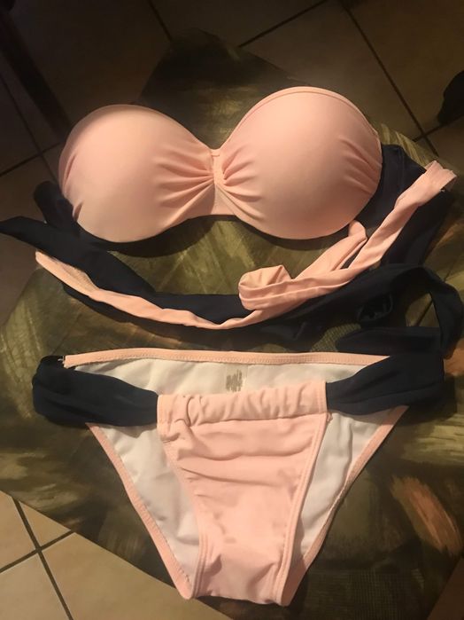 Продавам бански 2 части