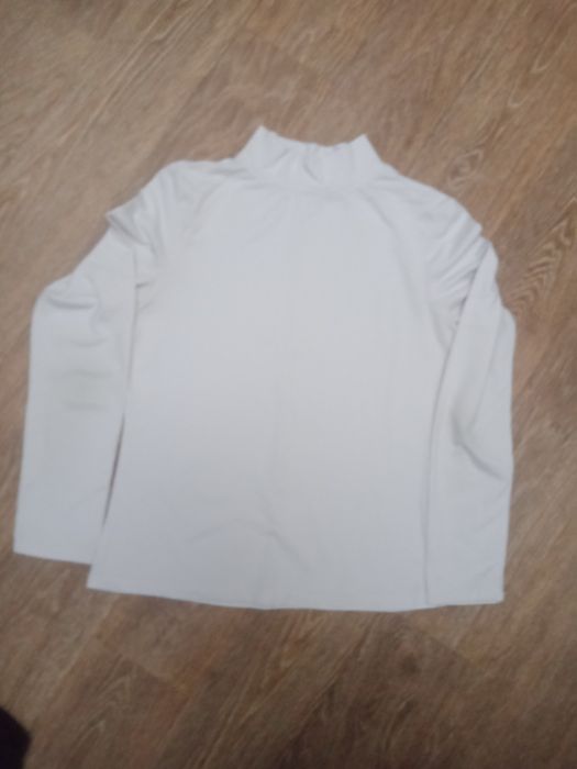 Водолазки белые на 6-9 лет