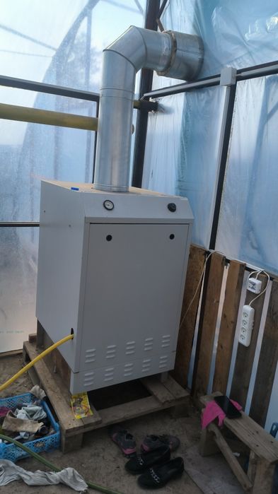 Продается ЛПХ с базой и теплицами.