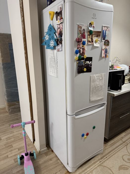 Холодильник Indesit 175см, б/у