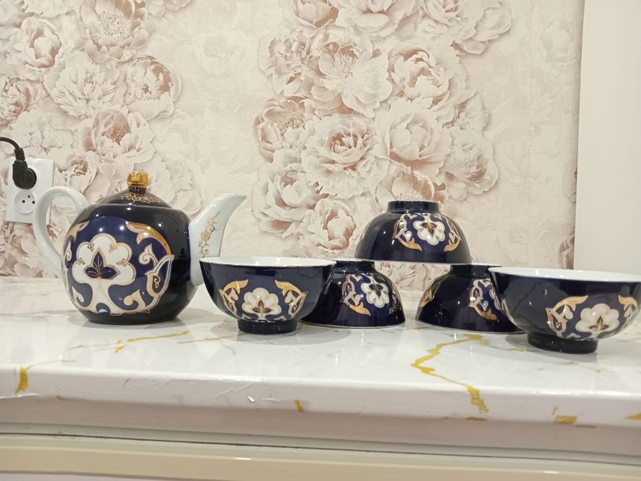 Сервиз посуды синий