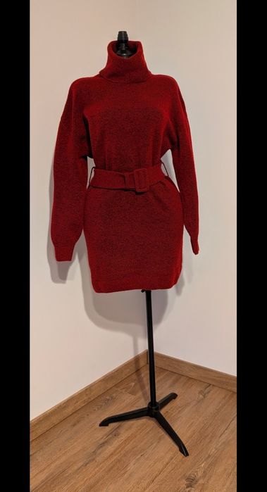 Rochie tip pulover, roșu burgundy, cu guler înalt și cordon