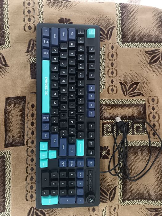 Клавиатура почти даром