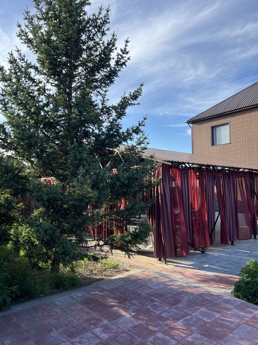 Продам коттедж в три уровня