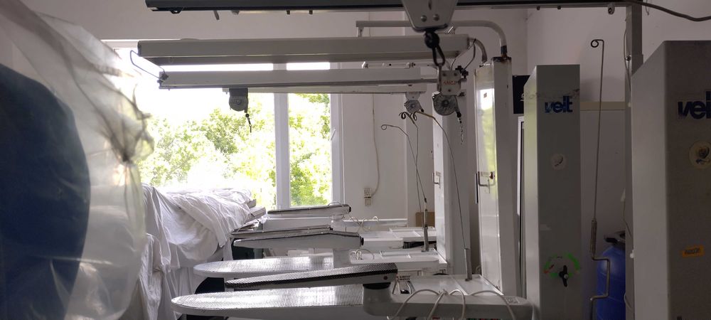 Професионална гладачна маса с ръкав и манекен с парогенератор