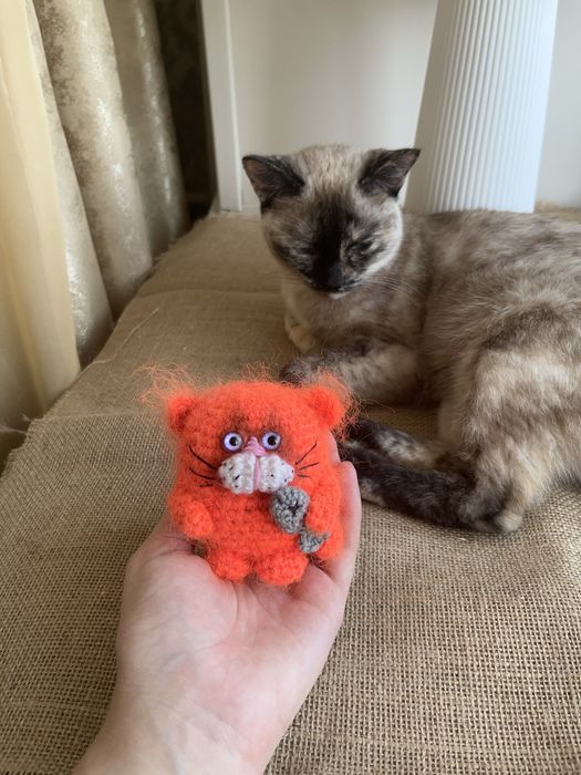 Котик из мохера ручной работы