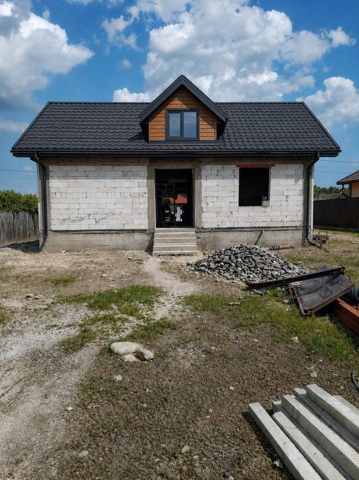 Montaj Acoperisuri – Reparatii acoperisuri – Mansardare – Dulgherie: 

Va punem la dispozitie servicii de montaj acoperisuri, reparatii