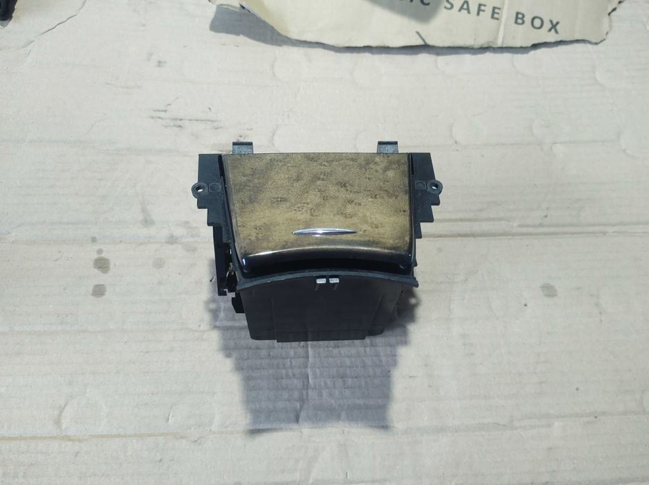 Поставка за Чаша Къп Холдър Mercedes E class W211 4Matic Tmodel 2008