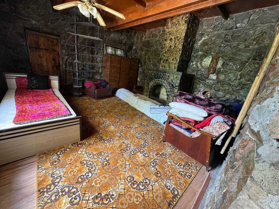 №3834.Уй Сотилади Мотрид кургонида.