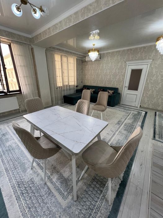 Кухонный стол с стулями