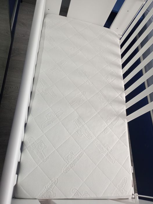 Дървена бебешка кошара + матрак