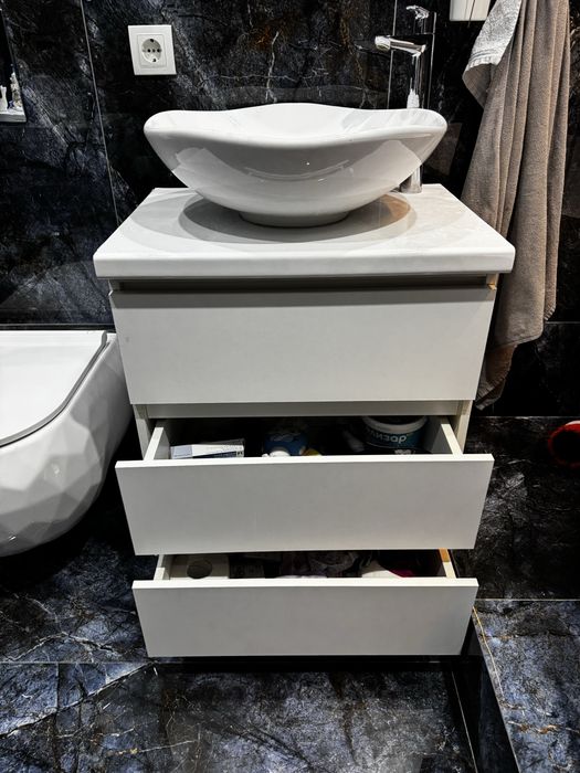 Смеситель Grohe, с раковиной и тумбой