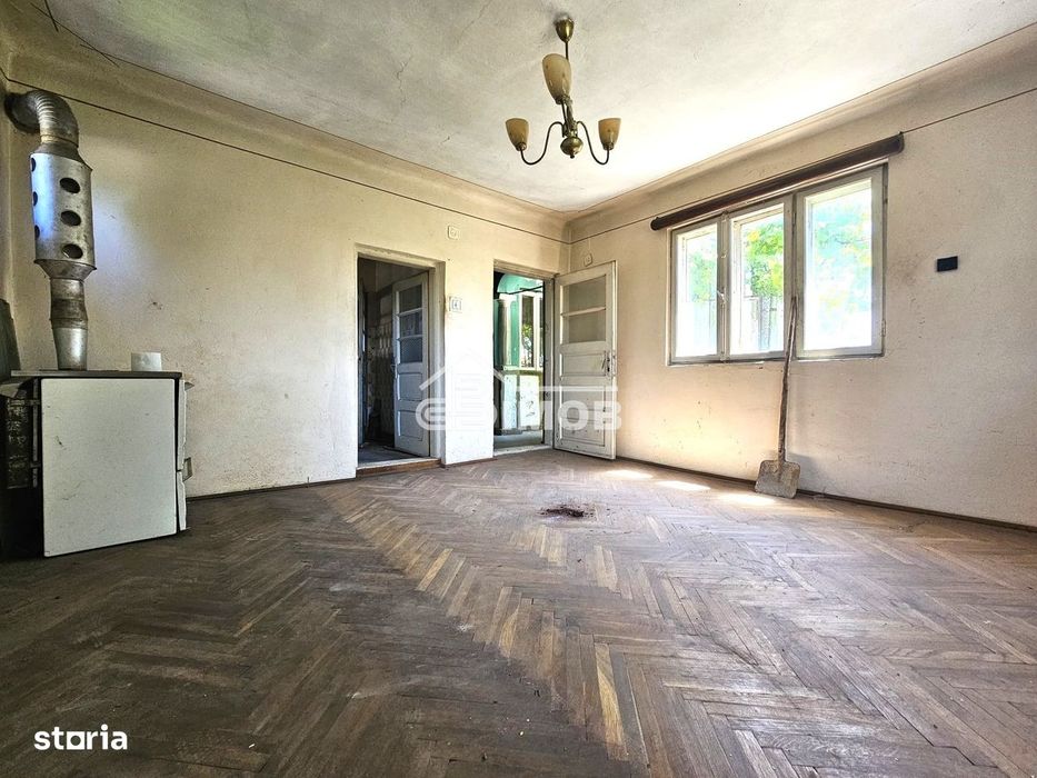 Casa cu 995 mp la Sosea - Viisoara