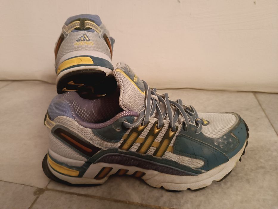 Adidas Torsion Response