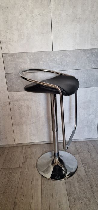 Стул барный с регулировкой высоты