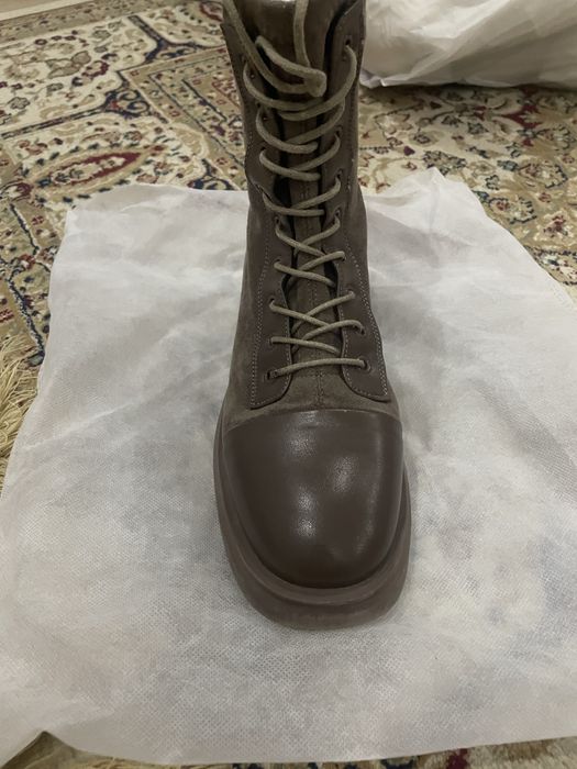 Продаются женские ботинки 38 размера