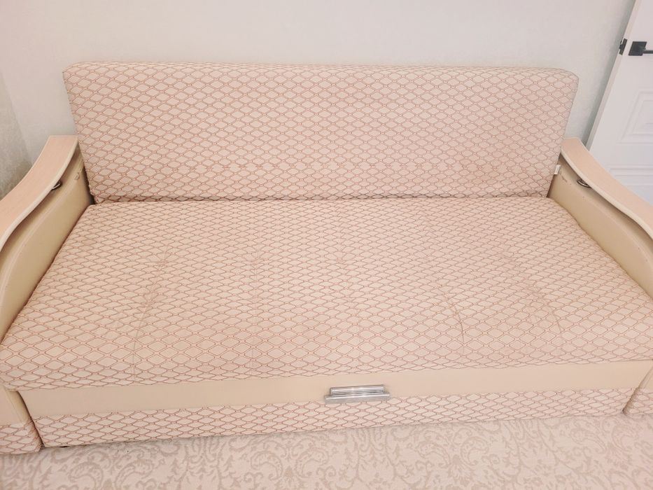 Продам два дивана 3 местные