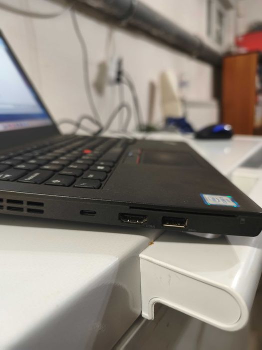 Продавам лаптоп Lenovo x270