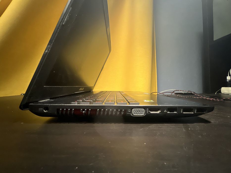 Ноутбук ASUS ROG GL552J  (1 терабай, 8гб оперативка)