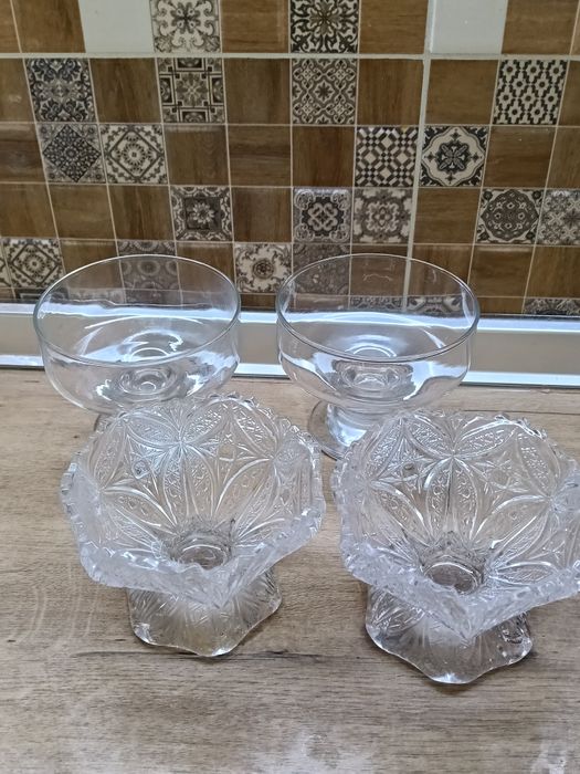 Отдам красивые  вазы, креманки