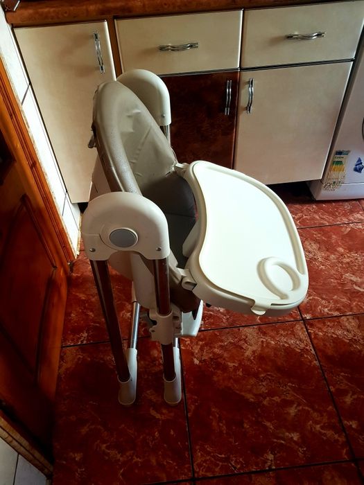 Scaun de masă pentru bebeluși