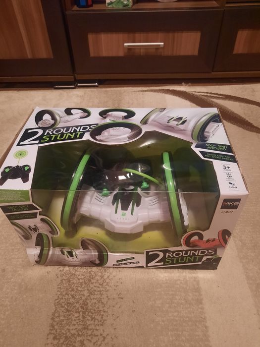 Masinuta acrobatii cu telecomanda