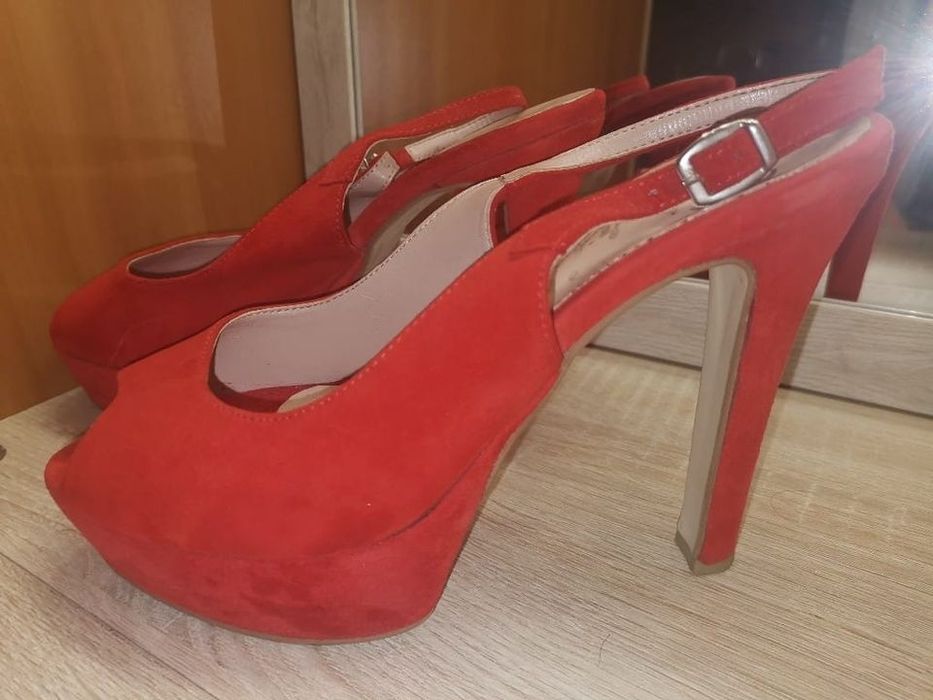 Дамски обувки/токчета от естествен велур, размер 39