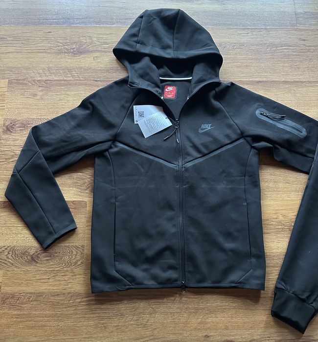 Мъжки,памучен,черен екип Nike,с активен,заден джоб на долнището