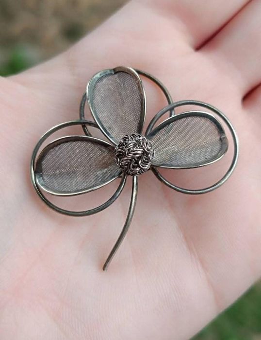 Veche brose placata cu argint, copii