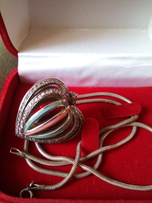 Сребърен медальон сърце с цирконии