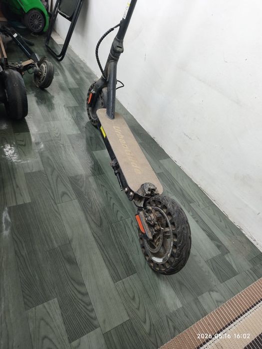 vand 2 trotinete electrice