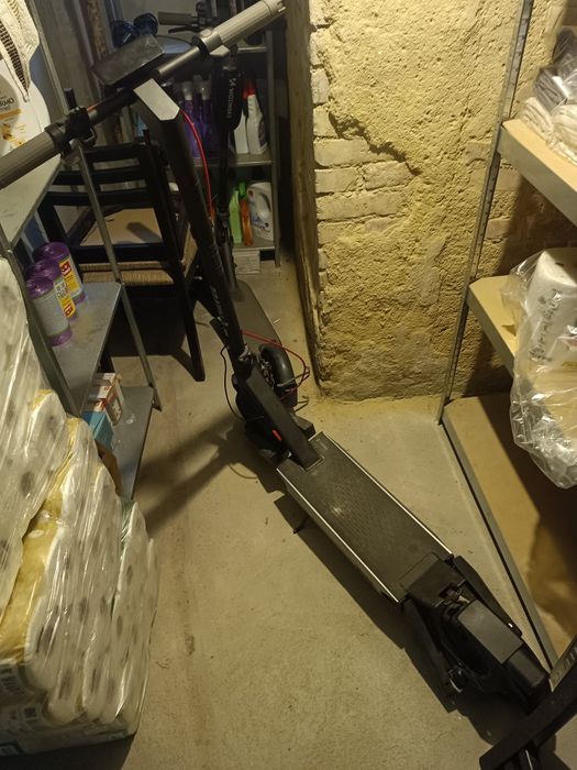 Vând 2 trotinete electrice